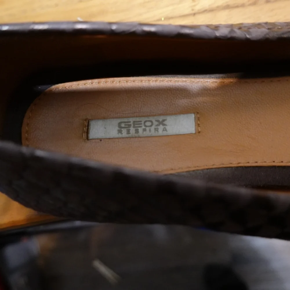 GEOX Bronze Snakeskin Textured Ballet Flat with Gold Metallic Toe Caps, size 38 - Picture 6 of 11